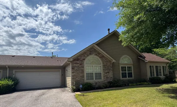 Property Slideshow image 2 of 31 | 1727 w southfield cir, Memphis, TN, 38016