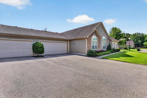 Property Slideshow image 2 of 23 | 1601 e southfield cir, Memphis, TN, 38016