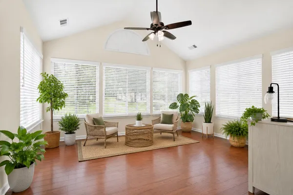 Property Slideshow image 3 of 23 | 1601 e southfield cir, Memphis, TN, 38016