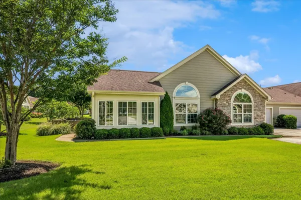 Property Slideshow image 2 of 27 | 1616 w southfield cir, Memphis, TN, 38016