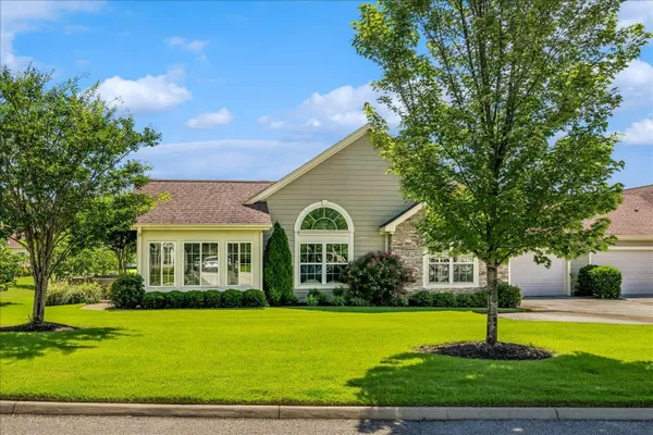 Property Slideshow image 3 of 27 | 1616 w southfield cir, Memphis, TN, 38016