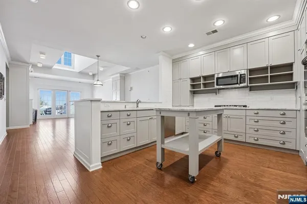 Property Slideshow image 2 of 22 | 104 quarry dr, Woodland Park, NJ, 07424