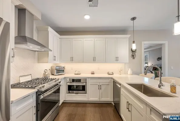 Property Slideshow image 3 of 38 | 5201 rio vista ln, Northvale, NJ, 07647