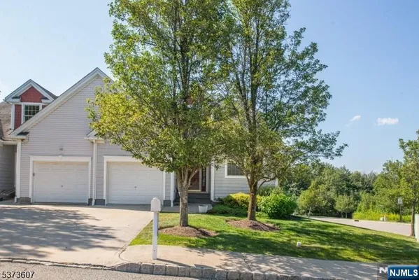 Property Slideshow image 2 of 33 | 11 fairchild ln 11, Wantage, NJ, 07461