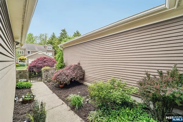 Property Slideshow image 3 of 34 | 224 westervelt ln, Mahwah, NJ, 07430