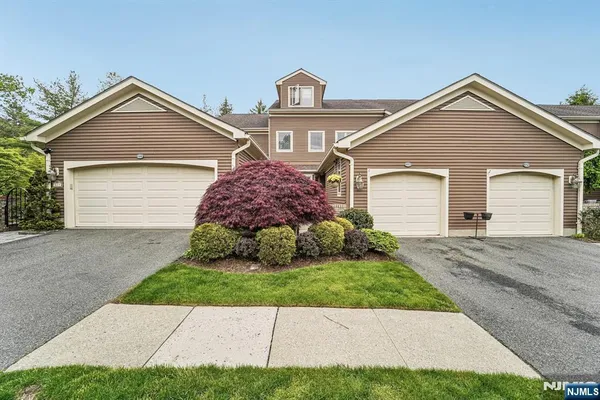 Property Slideshow image 3 of 34 | 224 westervelt ln, Mahwah, NJ, 07430