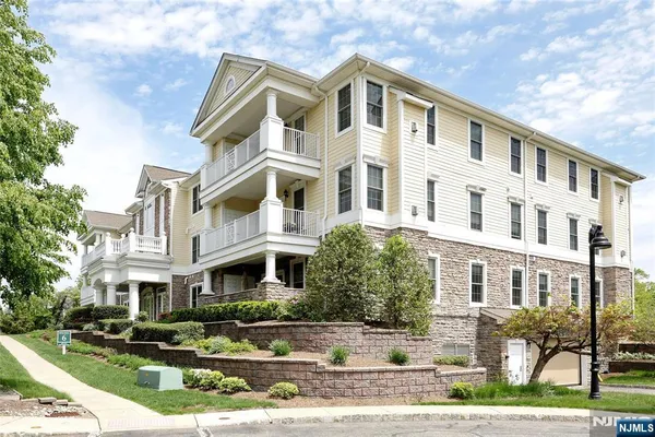 Property Slideshow image 2 of 44 | 602 four seasons ln, Montvale, NJ, 07645