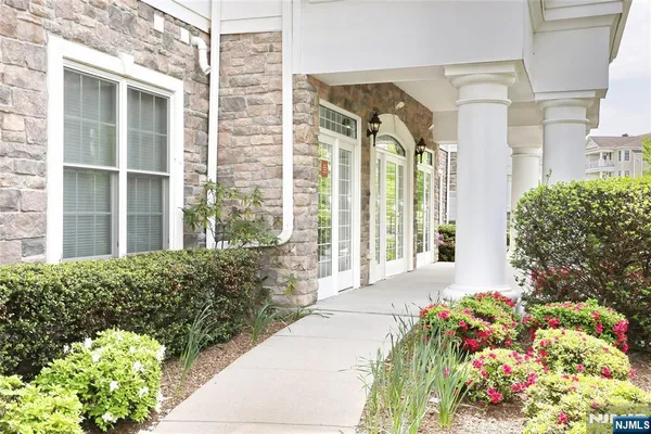 Property Slideshow image 3 of 44 | 602 four seasons ln, Montvale, NJ, 07645