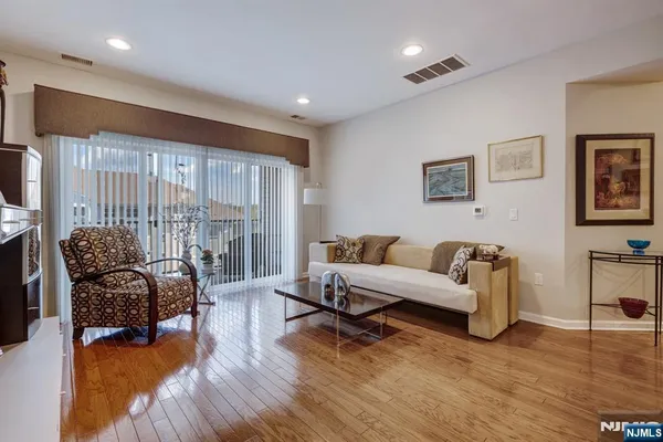 Property Slideshow image 2 of 23 | 10402 warrens way top  renov, Wanaque, NJ, 07465