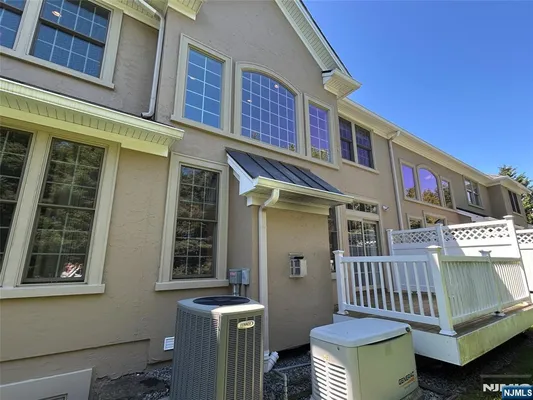 Property Slideshow image 3 of 7 | 33 windsor ln, Ramsey, NJ, 07446