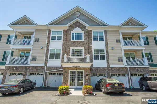 Property Slideshow image 2 of 50 | 3 pebble rd d1, Woodland Park, NJ, 07424