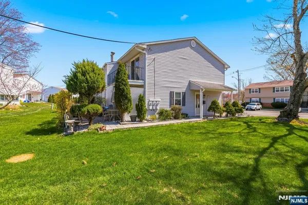 Property Slideshow image 3 of 24 | 52 galewood dr 52, Old Bridge, NJ, 07747