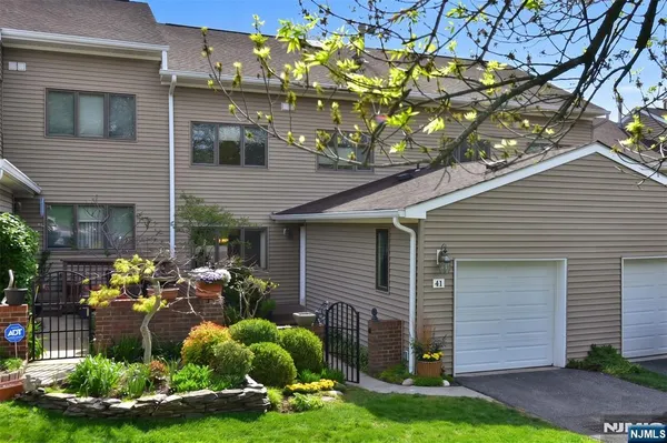 Property Slideshow image 2 of 50 | 41 litchult ln, Mahwah, NJ, 07430