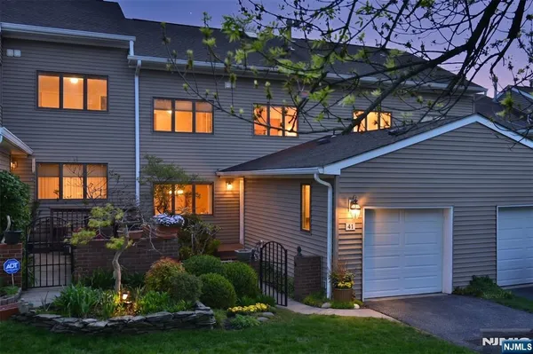 Property Slideshow image 3 of 50 | 41 litchult ln, Mahwah, NJ, 07430