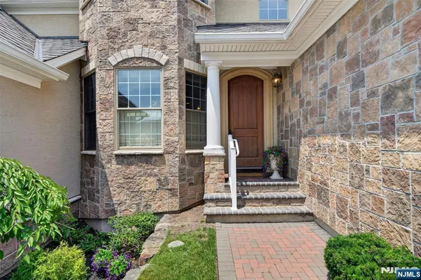 Property Slideshow image 3 of 44 | 125 windsor ln, Ramsey, NJ, 07446
