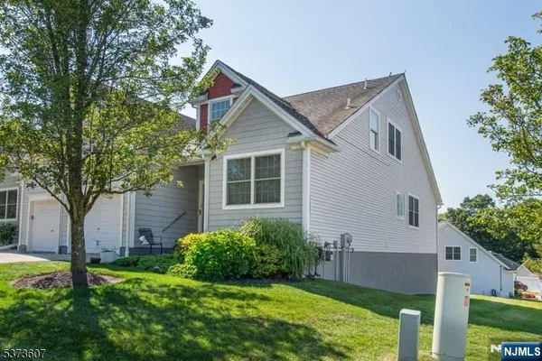 Property Slideshow image 3 of 33 | 11 fairchild ln 11, Wantage, NJ, 07461