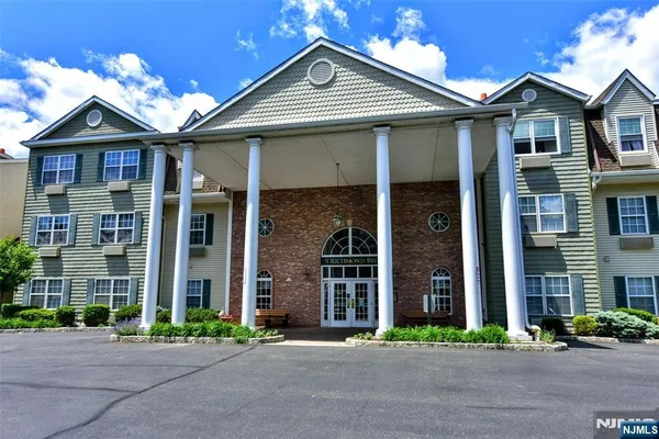 Property Slideshow image 3 of 23 | 5420 richmond rd 420, West Milford, NJ, 07480