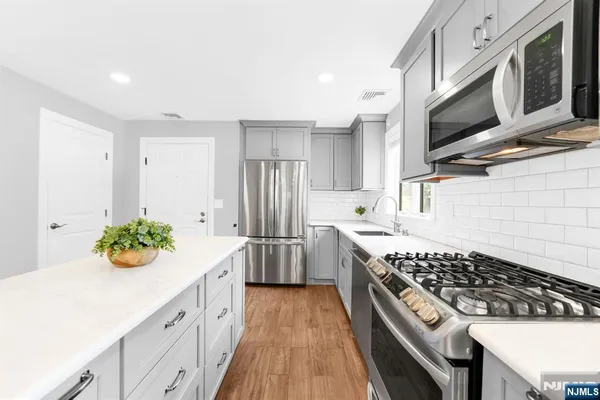 Property Slideshow image 3 of 23 | 136 changebridge rd j7, Montville Township, NJ, 07045