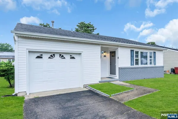Property Slideshow image 2 of 43 | 214 westbrook dr, Berkeley, NJ, 08757