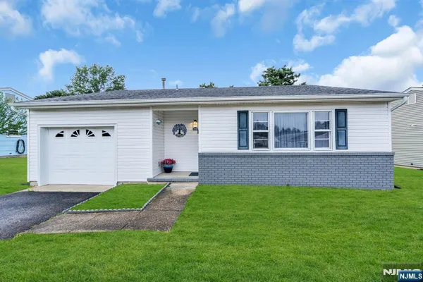 Property Slideshow image 3 of 43 | 214 westbrook dr, Berkeley, NJ, 08757