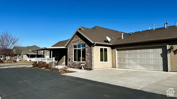 Property Slideshow image 2 of 26 | 929 w 1920 a, Syracuse, UT, 84075