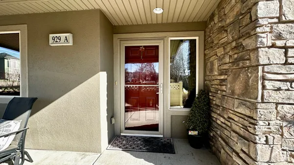 Property Slideshow image 3 of 26 | 929 w 1920 a, Syracuse, UT, 84075