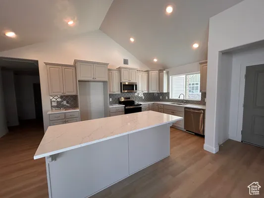 Property Slideshow image 2 of 10 | 9526 s ember glow ct c, South Jordan, UT, 84095