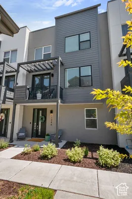 Property Slideshow image 2 of 27 | 11346 s willow walk dr, South Jordan, UT, 84009