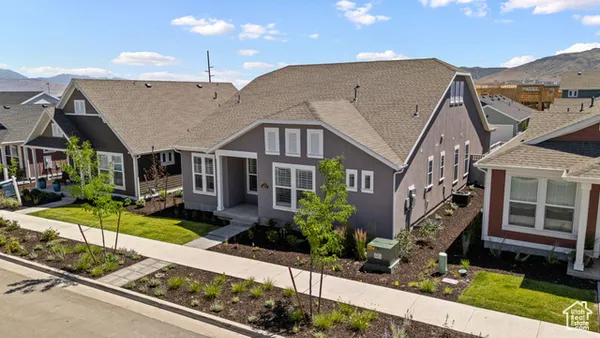 Property Slideshow image 3 of 35 | 6077 w franciscotti dr, South Jordan, UT, 84009