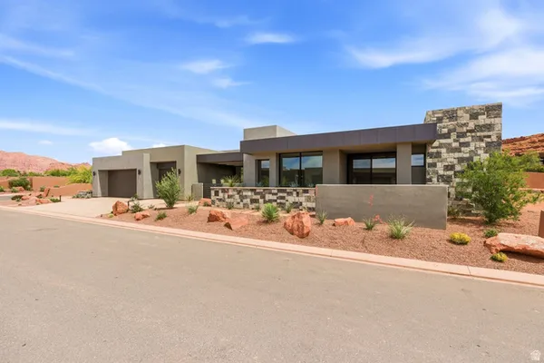 Property Slideshow image 2 of 33 | 2498 n la casa cir, St. George, UT, 84770
