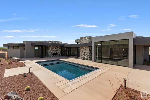 Property Slideshow image 2 of 20 | 2498 n la casa cir, St. George, UT, 84770