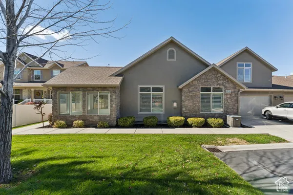 Property Slideshow image 3 of 19 | 877 w 1920 c, Syracuse, UT, 84075
