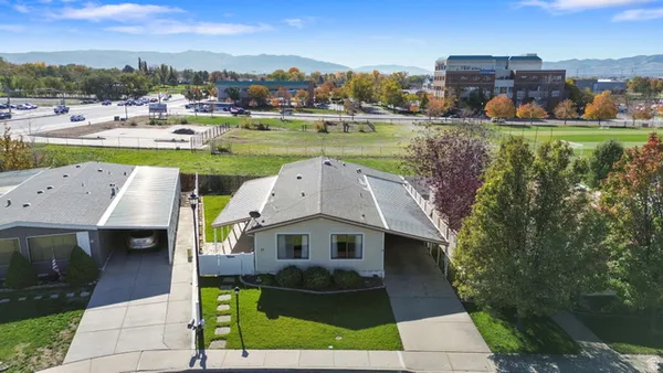 Property Slideshow image 2 of 48 | 27 w evening star way, Sandy, UT, 84070