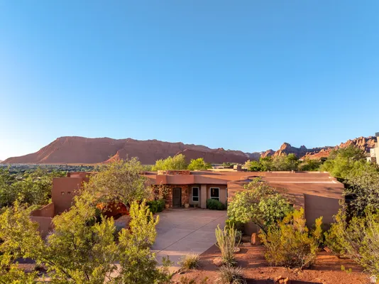 Property Slideshow image 3 of 48 | 2226 w lomaki cir, St George, UT, 84770