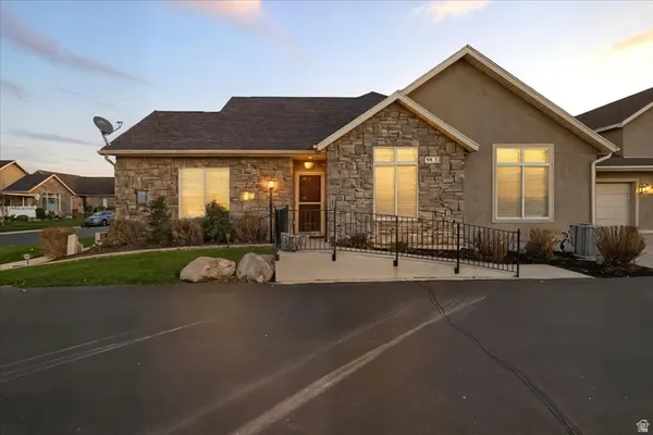 Property Slideshow image 2 of 34 | 891 w 1840 a, Syracuse, UT, 84075