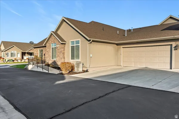 Property Slideshow image 3 of 34 | 891 w 1840 a, Syracuse, UT, 84075