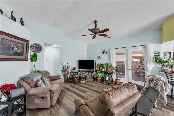 Property Slideshow image 3 of 18 | 210 n mall dr apt 64, St George, UT, 84790