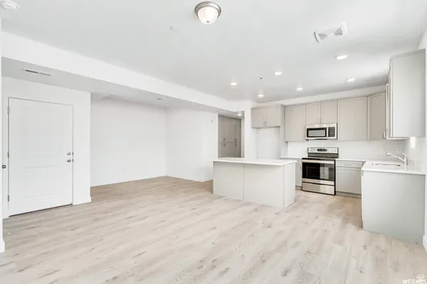 Property Slideshow image 2 of 38 | 5232 w black twig dr # 201, South Jordan, UT, 84009