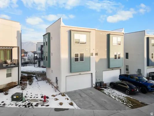 Property Slideshow image 3 of 40 | 11362 s willow walk dr, South Jordan, UT, 84009