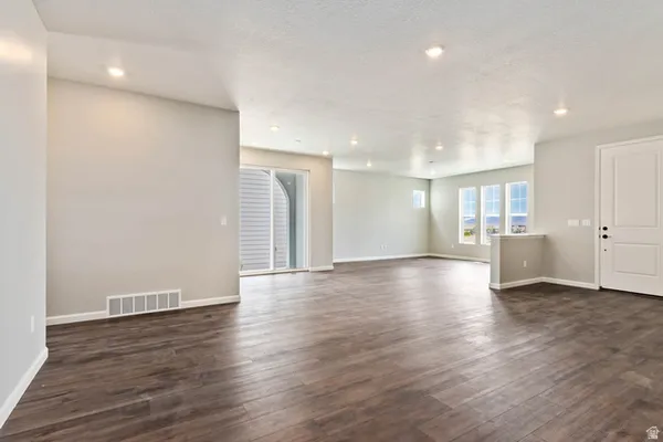 Property Slideshow image 3 of 24 | 6212 w stone mount way # 570, South Jordan, UT, 84009