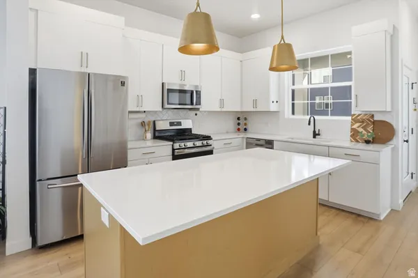 Property Slideshow image 2 of 27 | 6149 w moon valley drive dr, South Jordan, UT, 84009