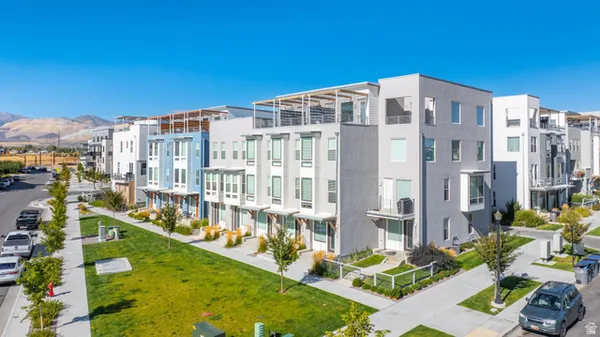 Property Slideshow image 3 of 28 | 5154 w black twig dr, South Jordan, UT, 84009