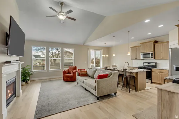 Property Slideshow image 2 of 41 | 88 s 850 e unit e, Salem, UT, 84653