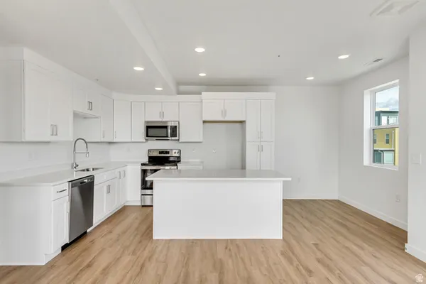 Property Slideshow image 3 of 29 | 5263 w reventon dr # 404, South Jordan, UT, 84009