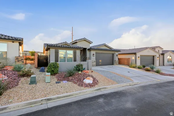 Property Slideshow image 2 of 45 | 996 n camino agua, Washington, UT, 84780