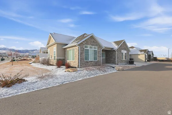 Property Slideshow image 3 of 44 | 931 n brook ave a, Tooele, UT, 84074