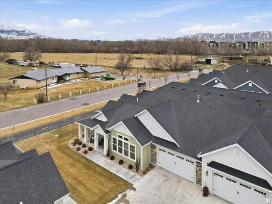 Property Slideshow image 2 of 19 | 274 e ardies ave 2b, Spanish Fork, UT, 84660