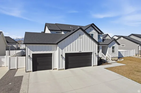 Property Slideshow image 3 of 66 | 1449 n mckenzie way, Saratoga Springs, UT, 84045