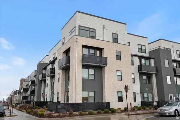 Property Slideshow image 2 of 31 | 5227 w reventon dr b305, South Jordan, UT, 84009