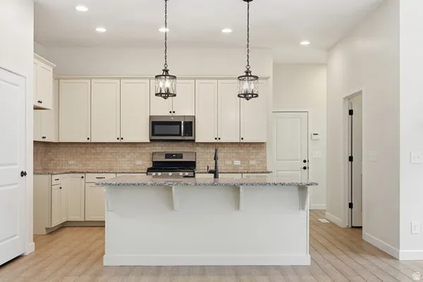 Property Slideshow image 3 of 28 | 11383 s new bern way, South Jordan, UT, 84009